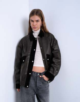 Topshop - Jacke aus Kunstleder in Braun mit aufgesetzten Taschen und Kontrastdetail aus Wildlederimitat-Brown