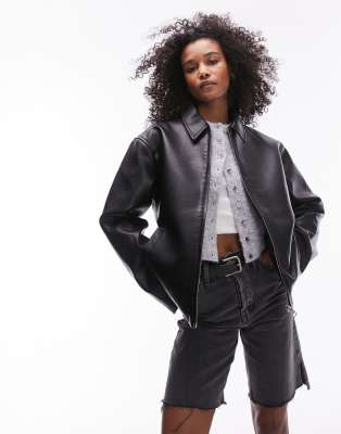 Topshop - Jacke aus Kunstleder in Schwarz