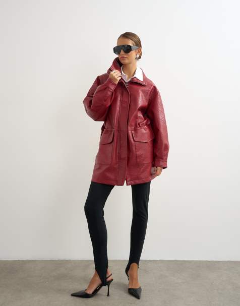 Topshop Jacke aus Kunstleder mit Taillenbetonung und Trichterkragen in Kirschrot - view 1