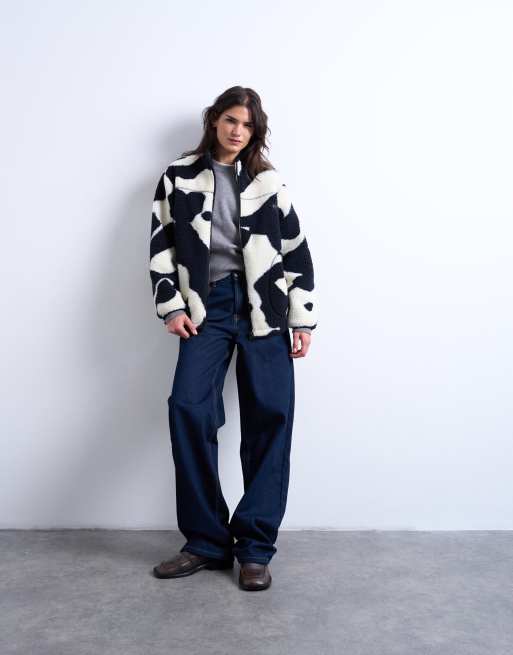 Topshop – Jacke aus Teddyfleece mit schwarz-weißem Kuhfellprint, 2 von 4
