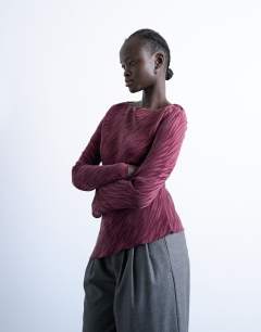 Jacquard zebra slash neck long sleeve in burgundy