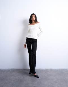 Model wearing Jamie flare high rise jean in black