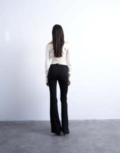 Model wearing Jamie flare high rise jean in black