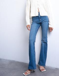 Model wearing Jamie flare high rise jean in mid blue 