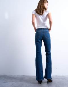 Model wearing Jamie flare high rise jean in rich blue