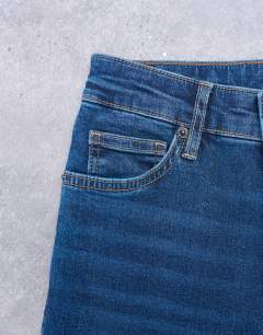 Model wearing Jamie flare high rise jean in rich blue