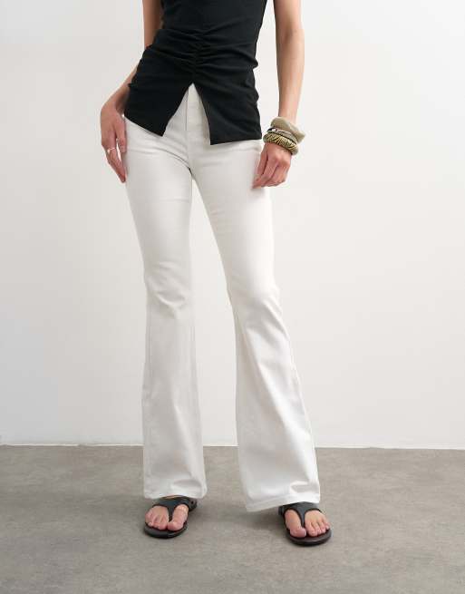 Topshop Jamie Flare high rise jeans in white, 3 of 8