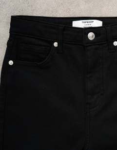 Model wearing Jamie high rise skinny jean in black