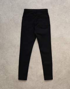 Model wearing Jamie high rise skinny jean in black