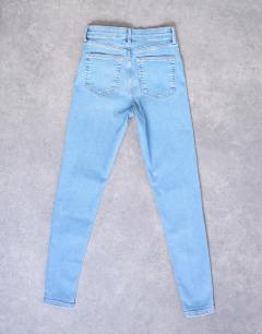 Model wearing Jamie high rise skinny jean in bleach