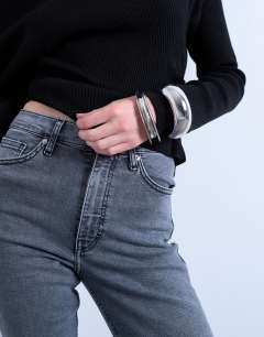 Model wearing Jamie high rise skinny jean in grey