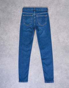 Model wearing Jamie high rise skinny jean in rich blue