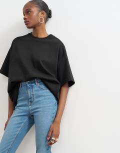 Model wearing Jamie high rise skinny jean in vintage blue