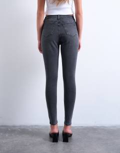 Model wearing Jamie high rise skinny jean in washed black