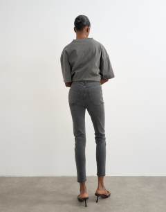 Model wearing Jamie high rise skinny jean in washed black