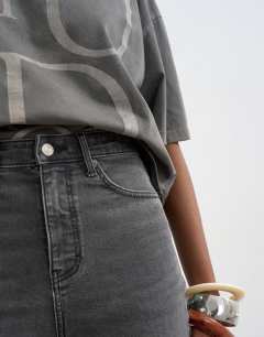 Model wearing Jamie high rise skinny jean in washed black