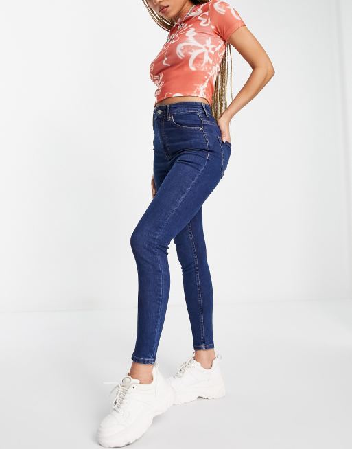 Topshop – Jamie – Niebieskie jeansy podkreślające sylwetkę z wysokim stanem 