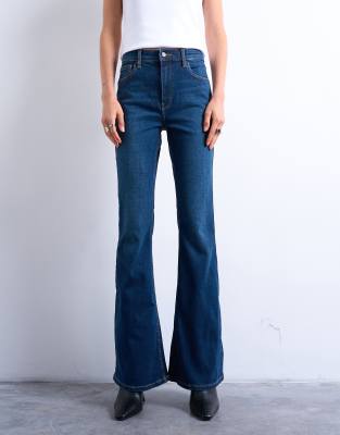 Topshop - Jamie - Schlagjeans in kräftigem Blau mit hohem Bund