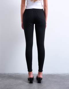 Model wearing Jamie skinny high rise jean in black