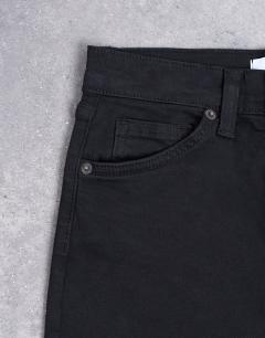Model wearing Jamie skinny high rise jean in black