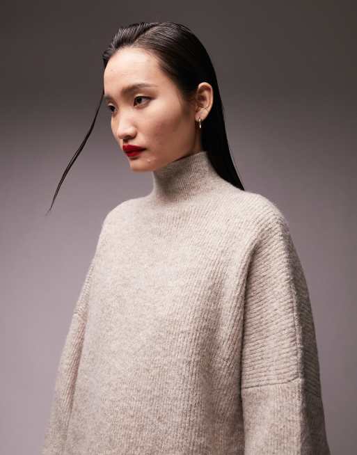 Topshop – Jasnobeżowy sweter z golfem o wydłużonym fasonie