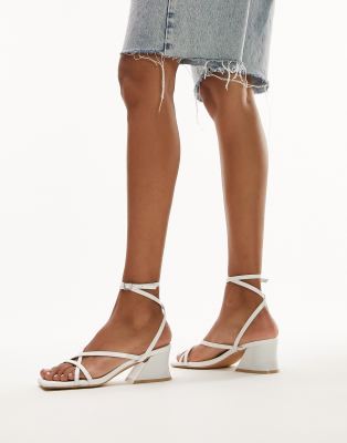 Topshop - Jay - Riemchen-Sandalen in Echsen-Weiß mit eckigem, mittelhohem Absatz