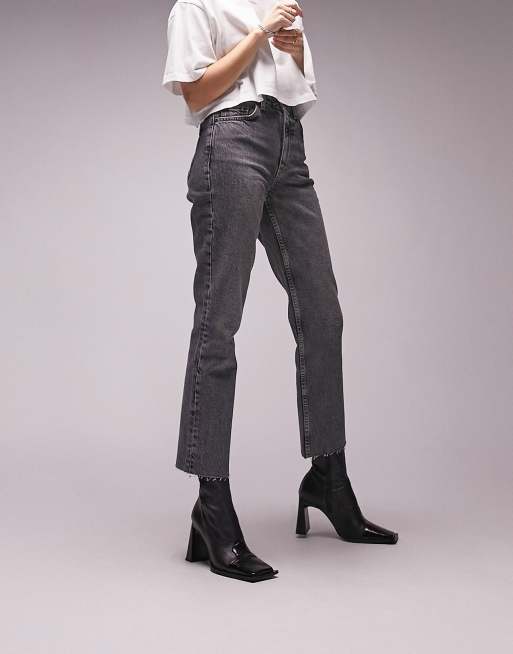 Topshop - Jeans dritti cropped a vita medio alta con bordi grezzi grigio scuro