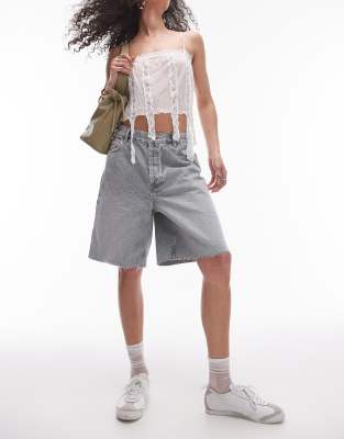 Topshop - Jeans-Jorts in Gravel-Waschung mit lockerem Schnitt-Grau