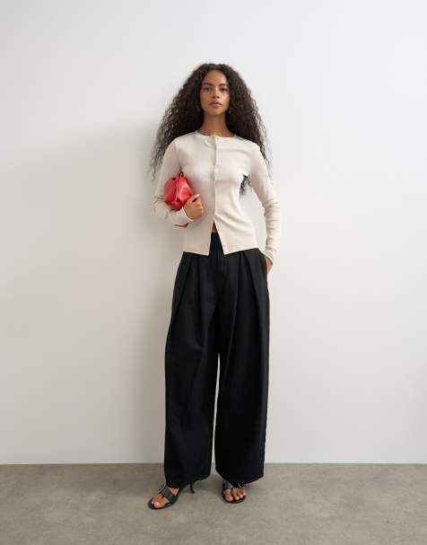 Topshop jeans met wijde pijpen, halfhoge taille en gespsluiting aan de zijkant in zwart - view 1