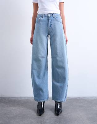 Topshop - Jeans mit mittelhohem Bund in gebleichter Waschung mit abgerundetem, weitem Bein-Blau