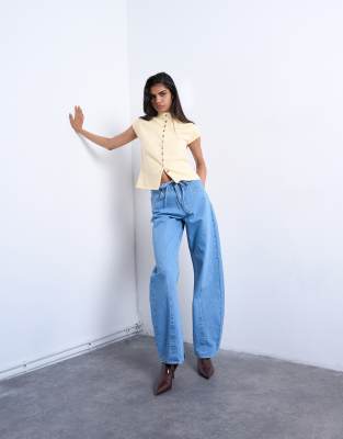 Topshop - Jeans mit weitem Bein in ausgebleichter Waschung, hohem Bund und Bindegürtel-Blau