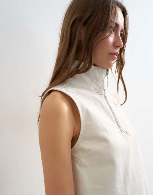 Topshop – Jeans-Schürzenkleid in Knochenweiß mit Trichterkragen, 2 von 4