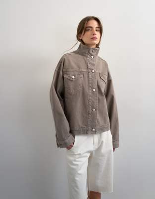 Topshop - Jeansjacke in Steinbeige mit Stehkragen und elastischem Saumdetail-Lila