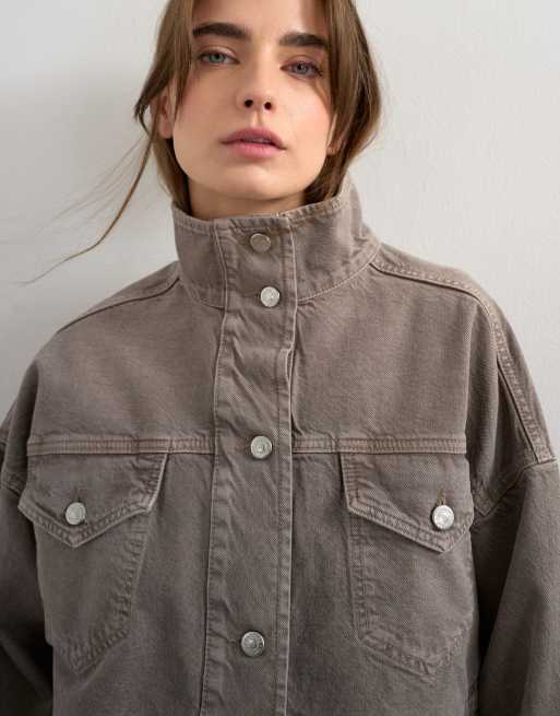 Topshop – Jeansjacke in Steinbeige mit Stehkragen und elastischem Saumdetail, 3 von 4