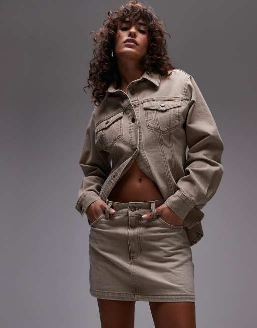 Topshop – Jeansowa koszula zbierana w talii w kolorze latte, część zestawu