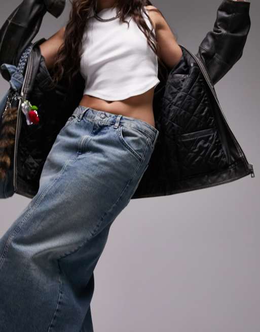 Topshop – Jeansowa spódnica midi z niskim stanem z efektem brudnego wybielenia