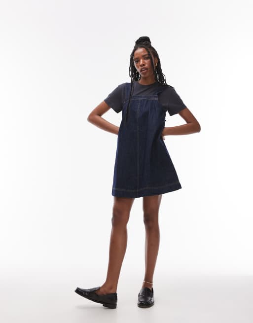 Topshop – Jeansowa sukienka na szelkach z guzikami w kolorze indygo