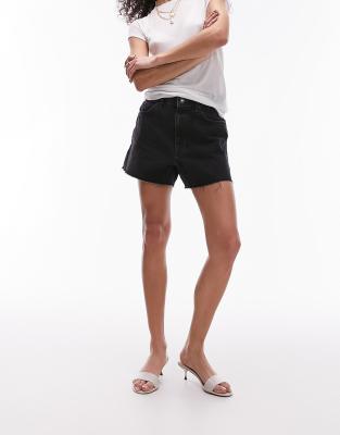 Topshop - Jeansshorts in verwaschenem Schwarz mit A-Linien-Schnitt