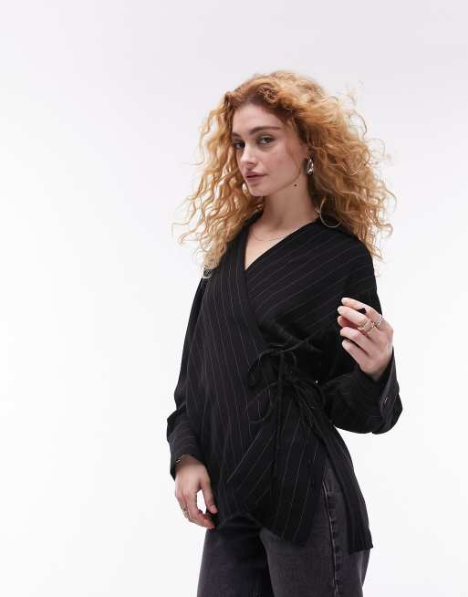 Topshop – Jednokolorowy kopertowy top z wiązaniem w prążki