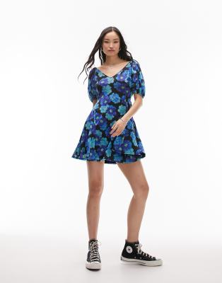 Topshop - Jersey-Freizeitkleid mit gesmokter Rückseite und blauem Blumenmuster