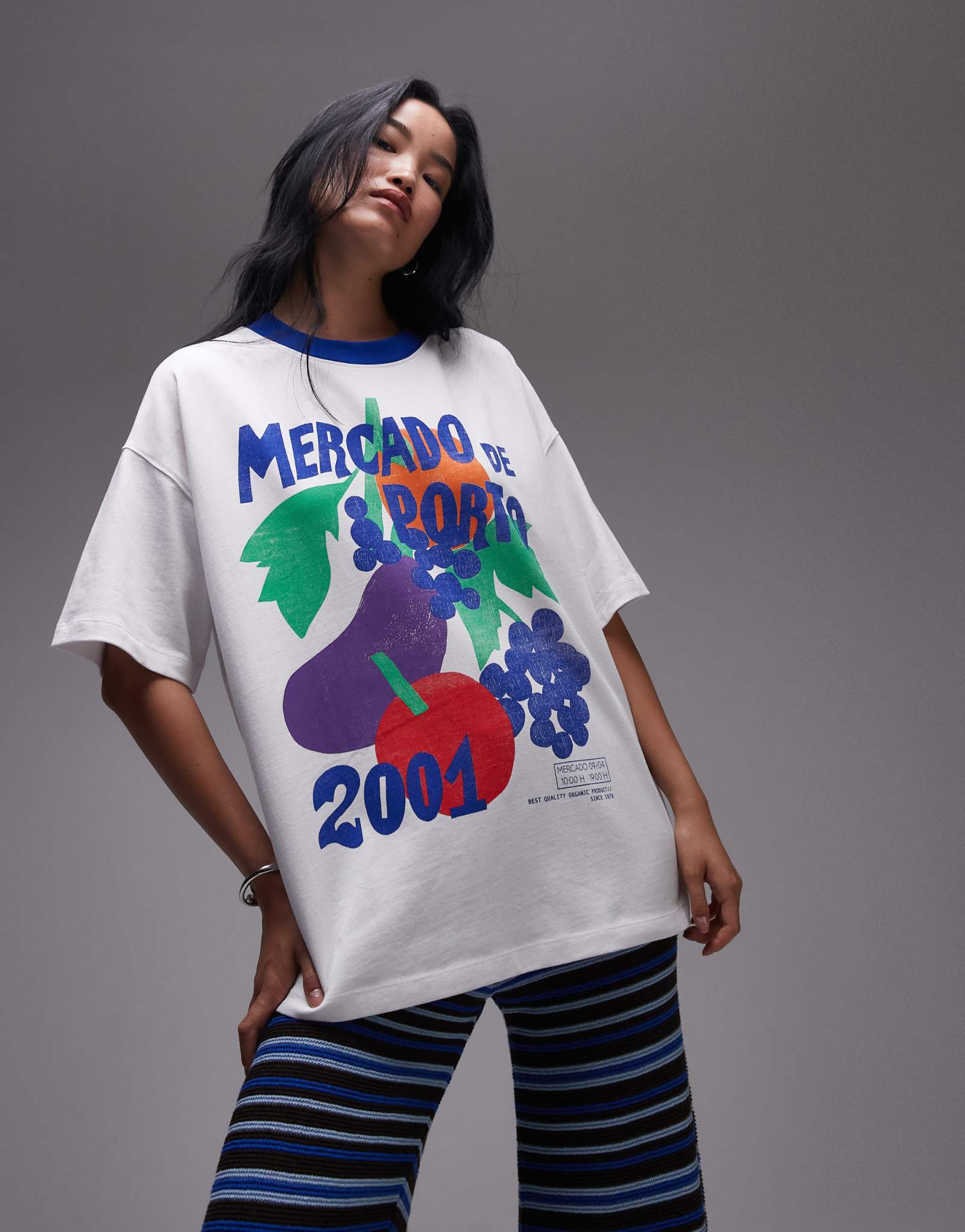 Футболка оверсайз из джерси Topshop с графическим рисунком Mercado de Porto и контрастным кольцом белого цвета