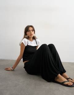 Model wearing Jersey viscose balloon trousers in black