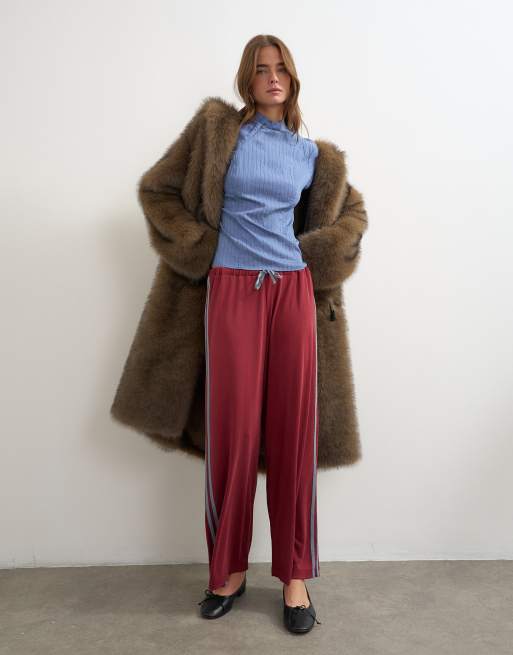 Topshop jogger sportivo corto in rosso, 1 di 5