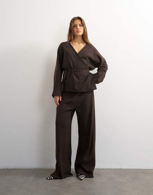 Topshop - Ensemble top cache-cœur ultra-doux et pantalon de jogging - Chocolat, 2 de 3