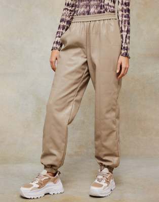 Topshop - Jogginghose aus Kunstleder in Beige-Neutral