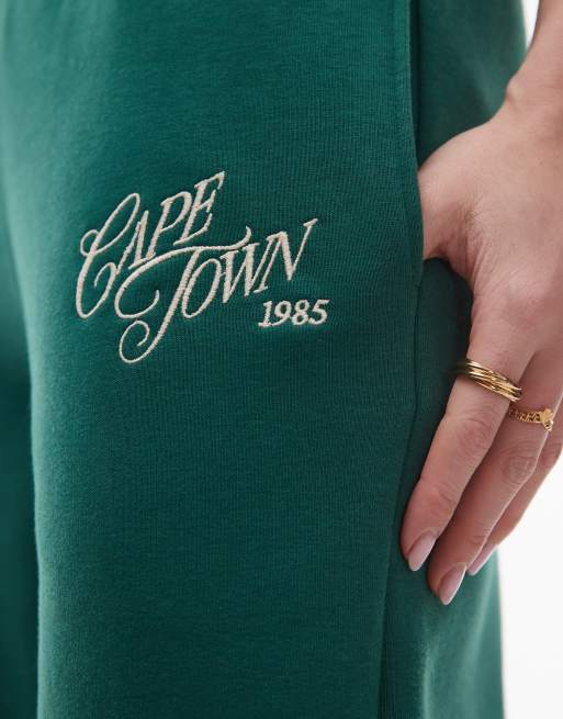 Topshop – Jogginghose in Dunkelgrün mit „Cape Town“-Grafik, Kombiteil, 3 von 5
