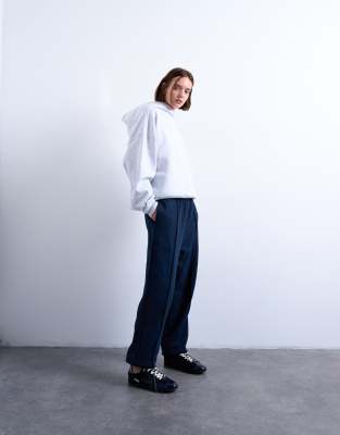 Topshop - Jogginghose in dunklem Marineblau mit Biesen und Bündchen