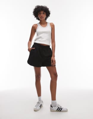 Topshop - Joggingshorts in Schwarz mit Biesen