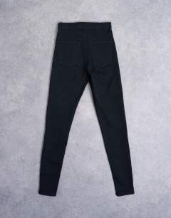 Model wearing Joni high rise skinny jean in black