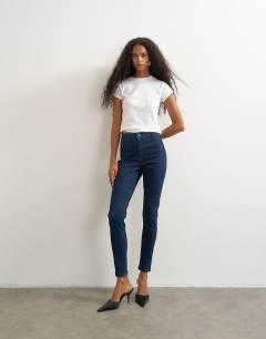 Model wearing Joni high rise skinny jean in indigo rinse